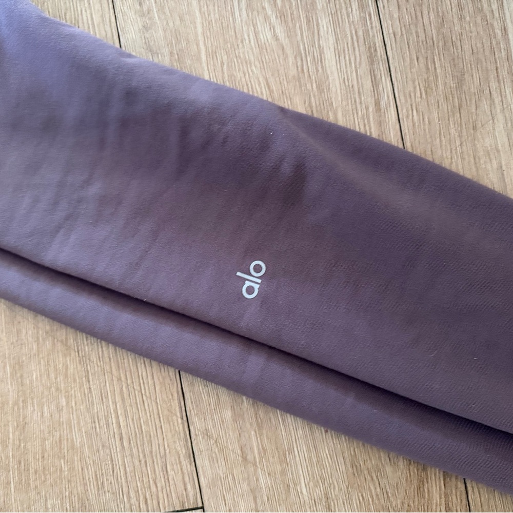 ALO purple leggings and top matching Size medium worn once brand new!sold as set